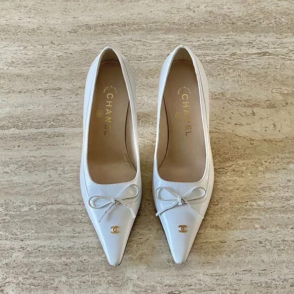 Vintage Chanel Gold CC Bow Pumps - Picture 3 of 10